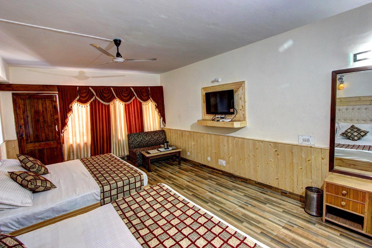 Hotel Highway Inn Manāli Exteriör bild