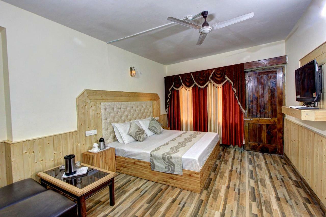 Hotel Highway Inn Manāli Rum bild